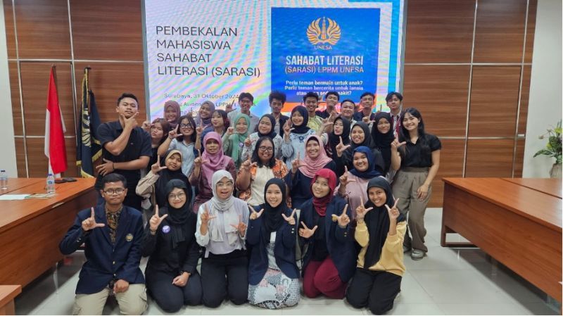 LPPM UNESA melalui Pusat Literasi membuka layanan pendampingan literasi anak, ABK hingga lansia yang melibatkan mahasiswa (sarasi atau sahabat literasi), yang telah melewati proses seleksi dan pembekalan.