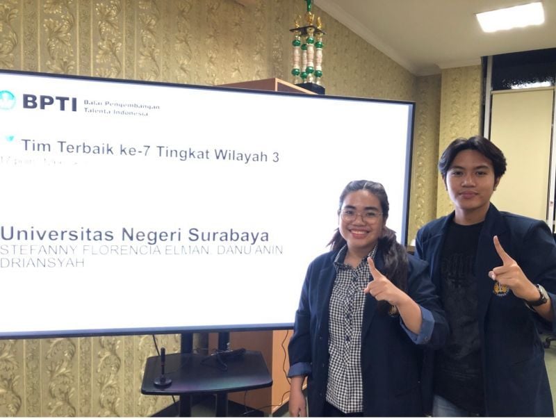 Dua mahasiswa UNESA mewakili Jawa Timur berkompetisi debat di tingkat nasional. 